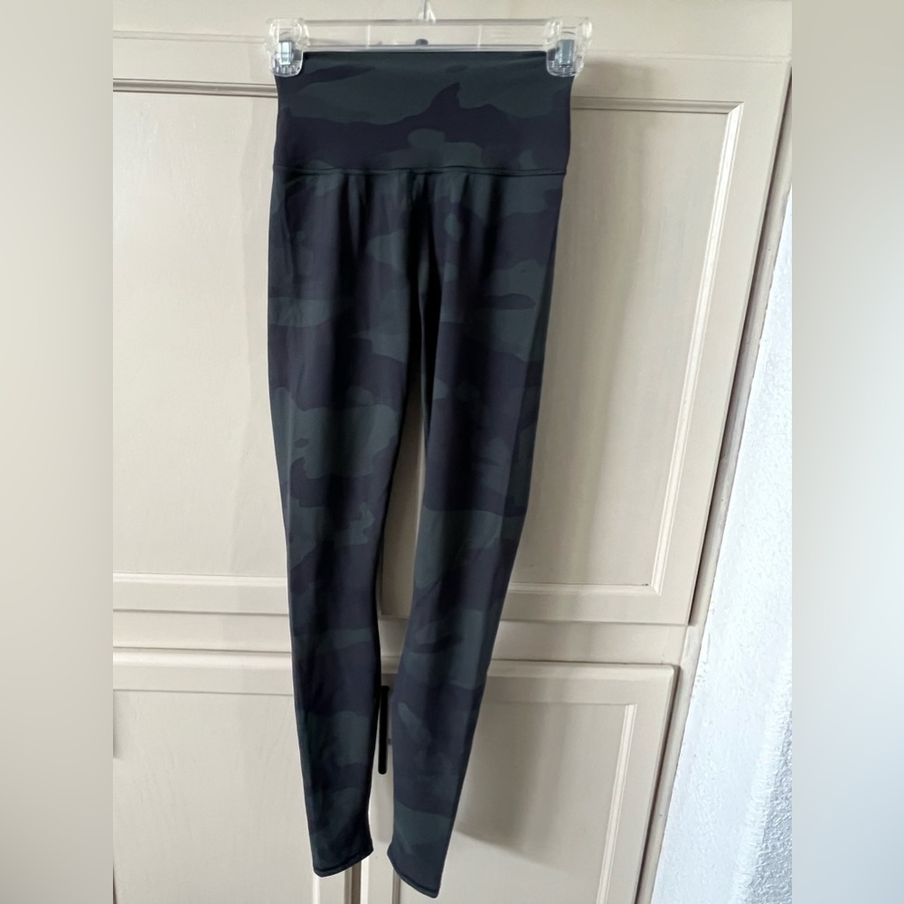 006 Alo Camo Leggings